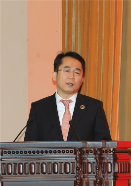 煙臺中集來福士海洋工程有限公司黨委書記、總裁王建中作經(jīng)驗交流