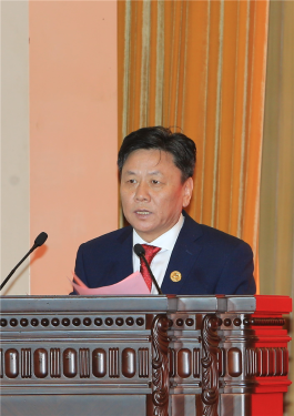 新疆中泰化學(xué)股份有限公司董事長王洪欣作經(jīng)驗交流